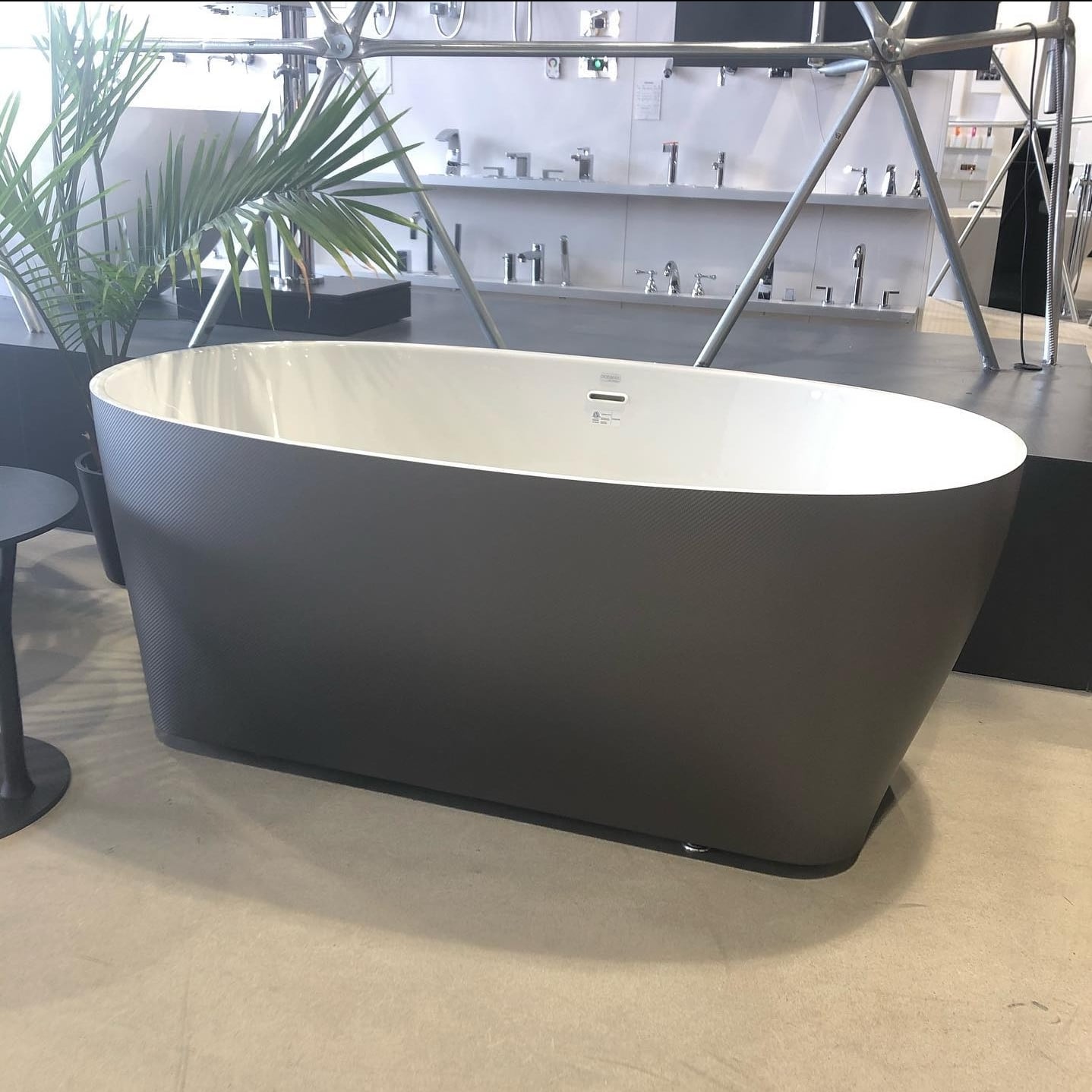 Oceania attitude grey bath tub